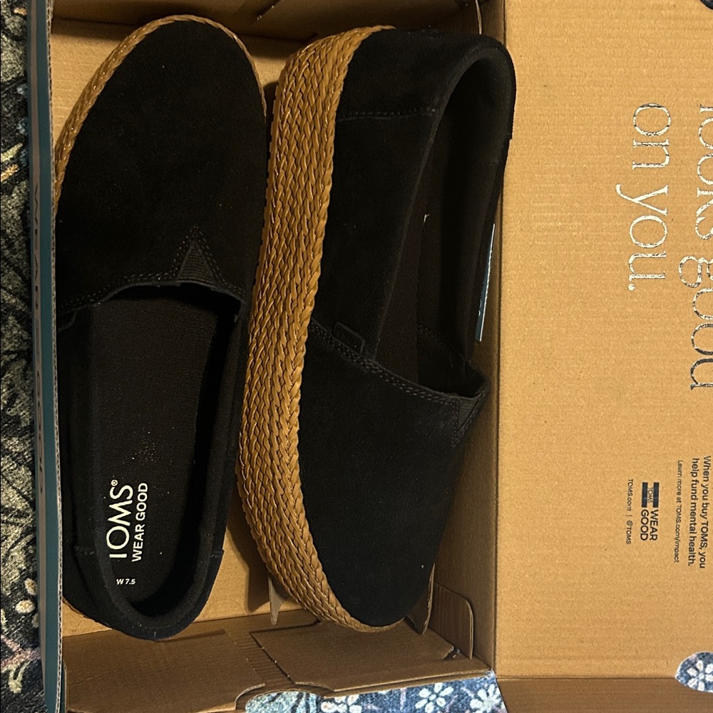 TOMS Black Platform Espadrille 7.5, New in box